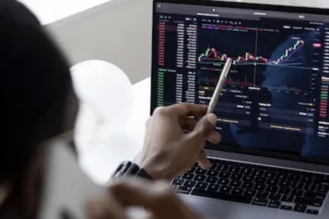 KOQ PULUHAN TAHUN DIBIARIN..? OJK Ungkap Praktik Manipulasi Pasar SWAT hingga Rekayasa IPO, Seret 4 Tersangka