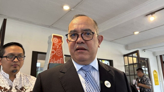 PASANG BADAN NIH..! Bos Agrinas Ungkap RI Impor 160 Ribu Mobil Pickup buat Kopdes Merah Putih