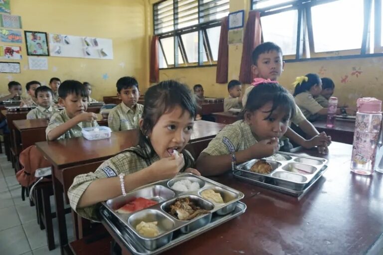 JANGAN RAGU LAGI..! Menkeu Purbaya Pastikan MBG Tak Usik Anggaran Pendidikan