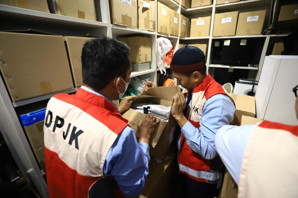 INSIDER TRADING & TRANSAKSI SEMU..! OJK Tetapkan 2 Tersangka Kasus Dugaan Saham Gorengan BEBS Senilai Rp 14,5 Triliun