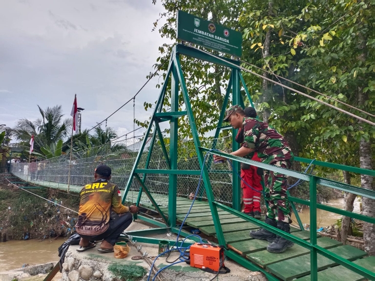 DISINI BELUM NYAMBUNG JENDERAL..! Prabowo: Sekarang Saya Tidur Lega, Anak di Desa Tidak Bahaya Nyeberang Sungai