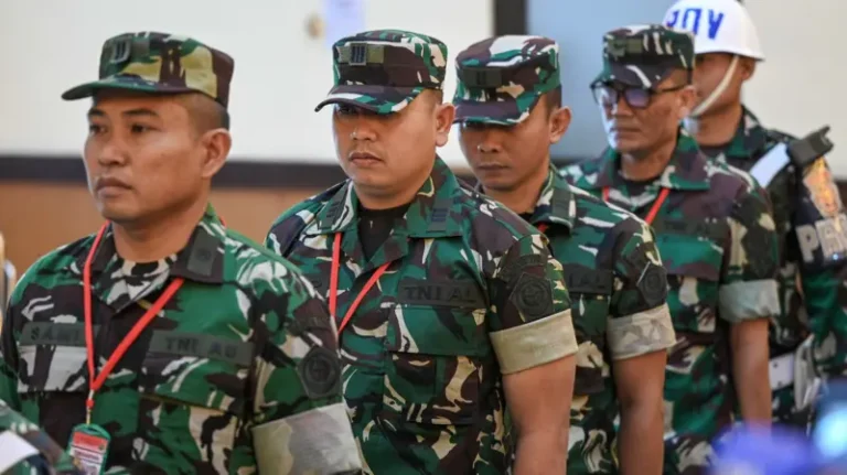 INGIN MEMBERI PELAJARAN..! 4 Tentara Didakwa Siram Air Keras Andrie Yunus karena Interupsi Rapat RUU TNI