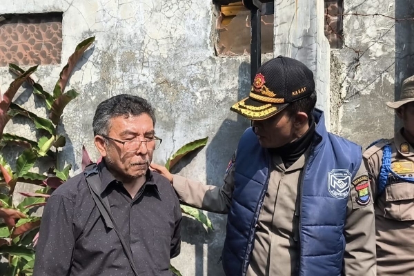 GIMANA NIH JENDERAL..? Setelah Ibadah, Rumah Doa Tesalonika Disegel Satpol PP Dikawal TNI/Polri