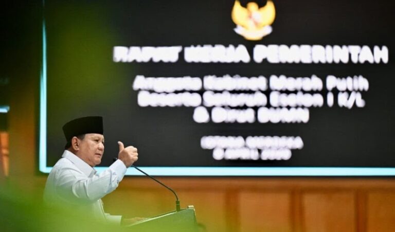 TINGGALIN AJALAH..! Prabowo Soroti Fenomena Kelompok yang Tak Mau Bekerja Sama
