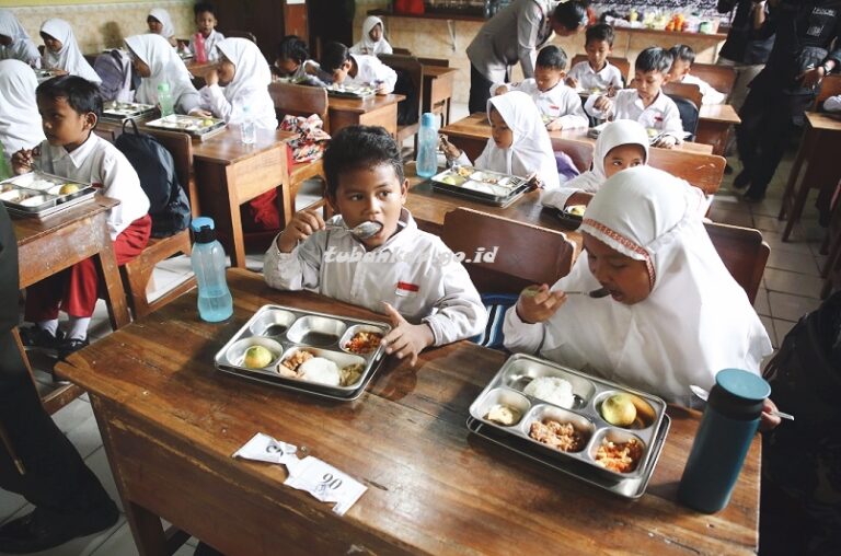 INI SIH PEMBELOKAN JAUH..! BGN Luruskan Tujuan MBG: Untuk Anak Balita dan Ibu Hamil-Menyusui Dulu, Baru Siswa Sekolah