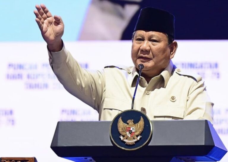 WAH MENKES KOQ DIAM AJA NIH..! Prabowo Usul Atap Rumah Pakai Ijuk dan Rumbai, Sebut Seng Bikin Kanker Paru-paru