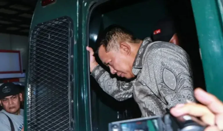 KAGAK DIBORGOL NIH..! Tanpa Rompi Tahanan, Mantan Jampidsus Febrie Adriansyah Resmi Ditahan di Rutan KPK